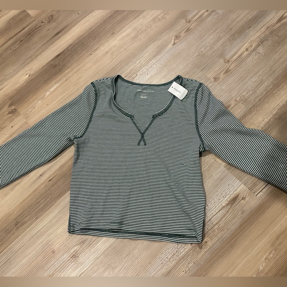 American Eagle Long sleeve Henley T-shirt - Picture 4 of 6